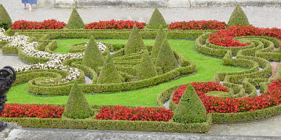 9 linderhof hedge v.JPG